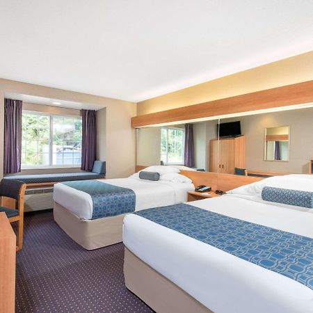 Microtel Inn & Suites By Wyndham Hazelton/Bruceton Mills Exterior foto