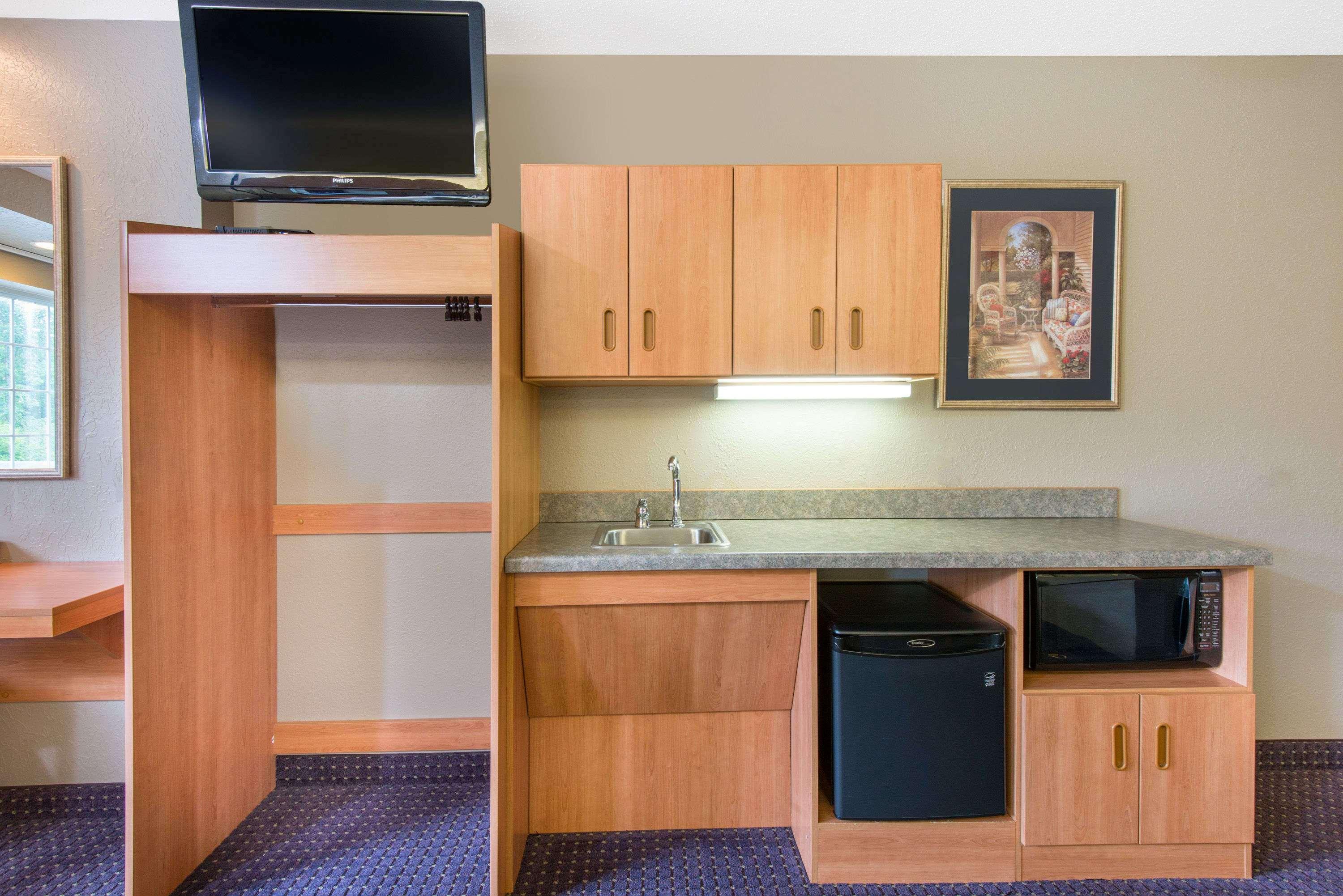 Microtel Inn & Suites By Wyndham Hazelton/Bruceton Mills Exterior foto
