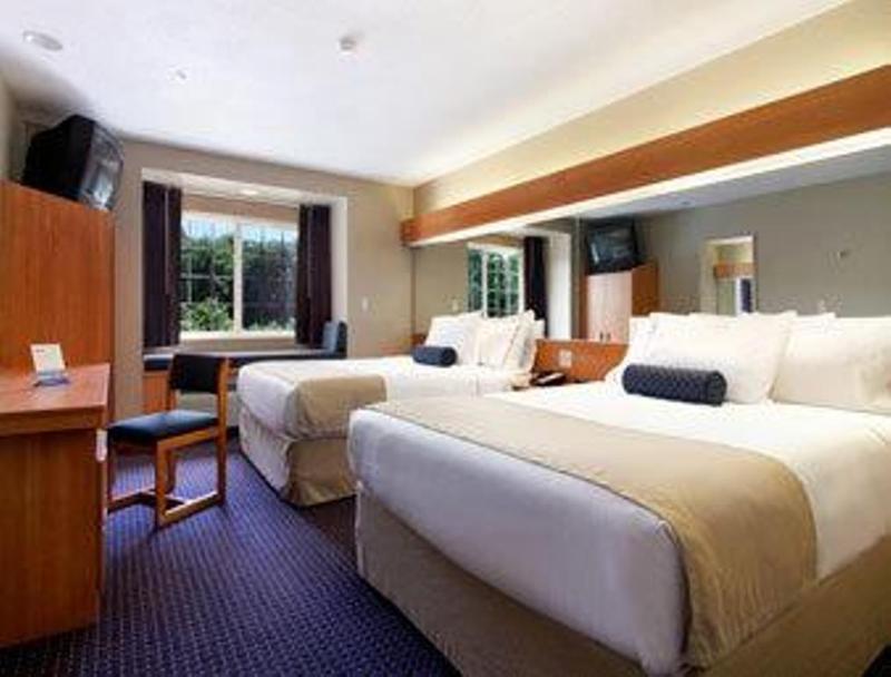 Microtel Inn & Suites By Wyndham Hazelton/Bruceton Mills Habitación foto