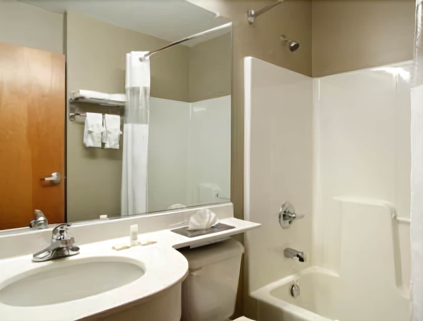 Microtel Inn & Suites By Wyndham Hazelton/Bruceton Mills Habitación foto